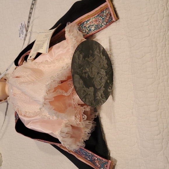 Madame Alexander Martha Randolph #1503 16" Inch Doll with Stand - Picture 11 of 16